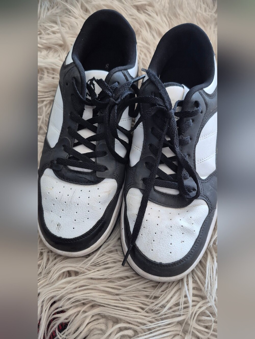 And1 Black and White Skate-Inspired Sneakers